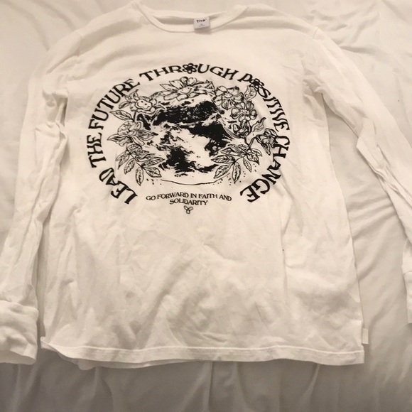 White graphic long sleeve from aritzia! - Picture 3 of 3